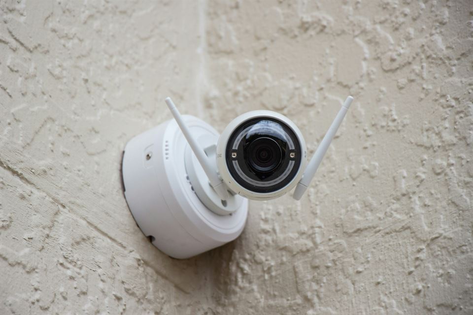 alarmas-y-camaras-de-seguridad-en-el-alquiler-vacacional