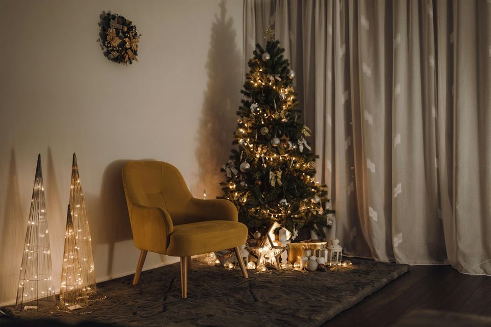 salon-arbol-navidad-decoracion-navideña