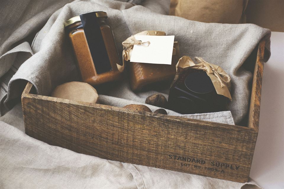 cesta-regalo-mejores-servicios-que-puedes-ofrecer-en-tu-alojamiento