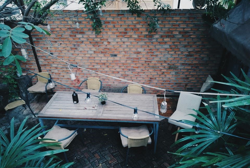patio-vivienda-vacacional-guirnaldas-luces