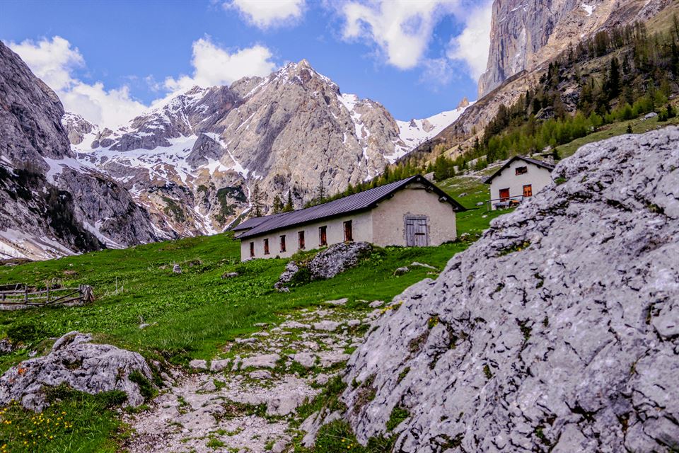 casa-montaña-como-promocionar-tu-alojamiento-rural-con-el-entorno
