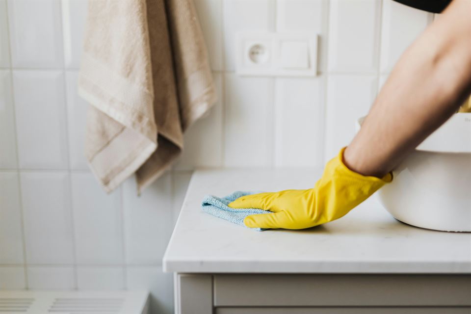 limpiar-cuarto-de-baño